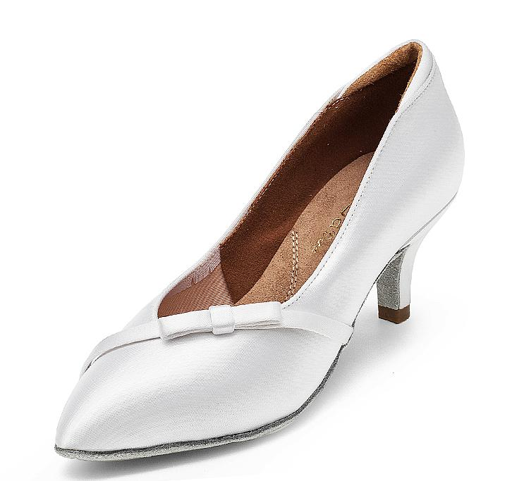 AM8013 white closed-toe ballroom shoe with a small bow